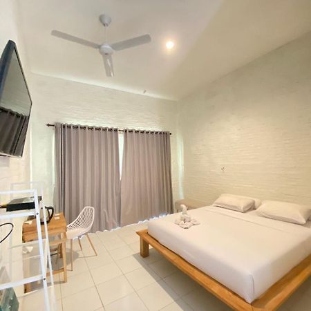 Pasir Putih Resort & Resto Maluk Eksteriør billede