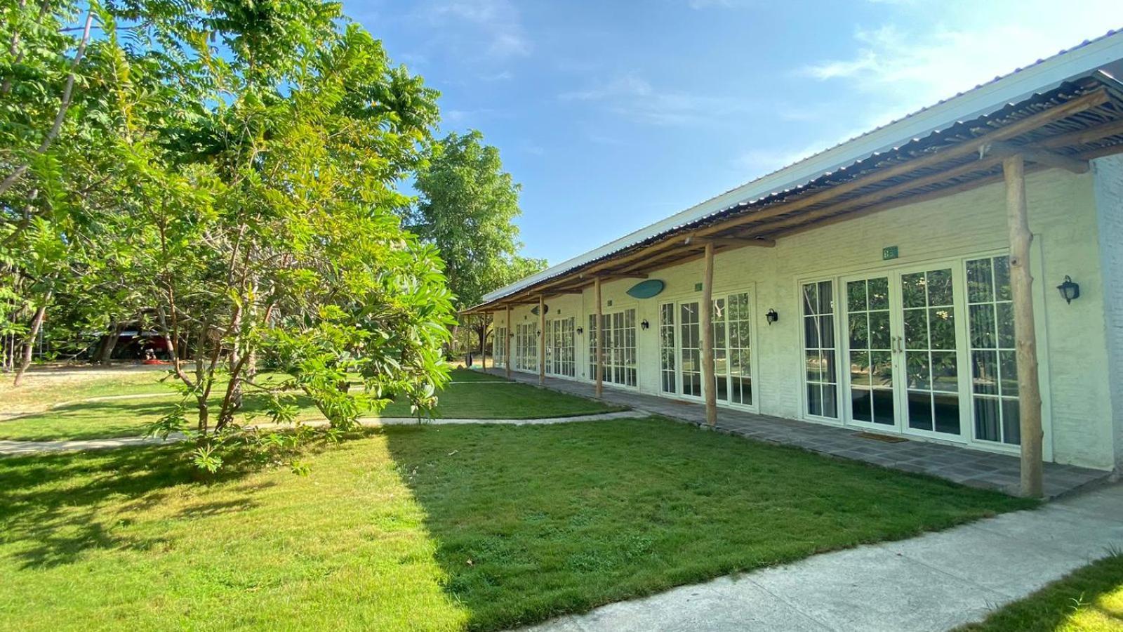 Pasir Putih Resort & Resto Maluk Eksteriør billede
