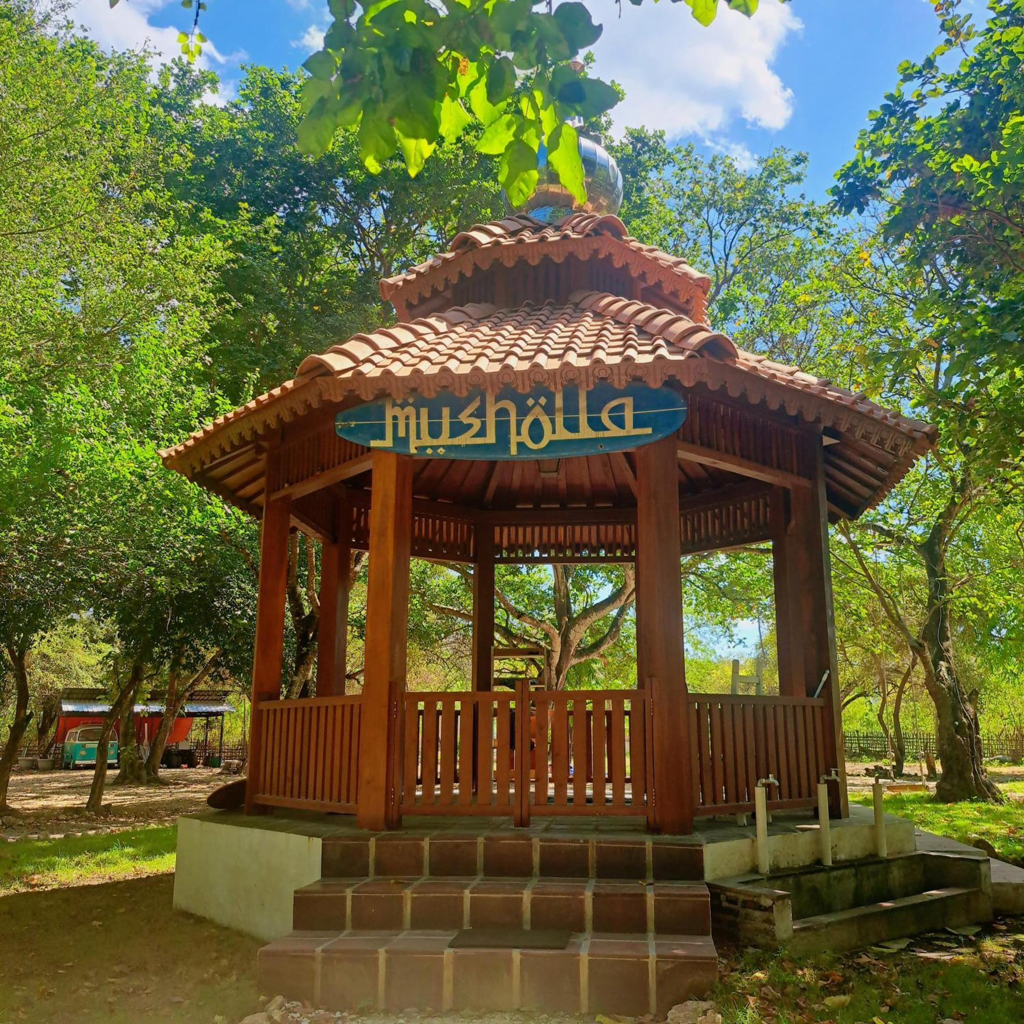 Pasir Putih Resort & Resto Maluk Eksteriør billede