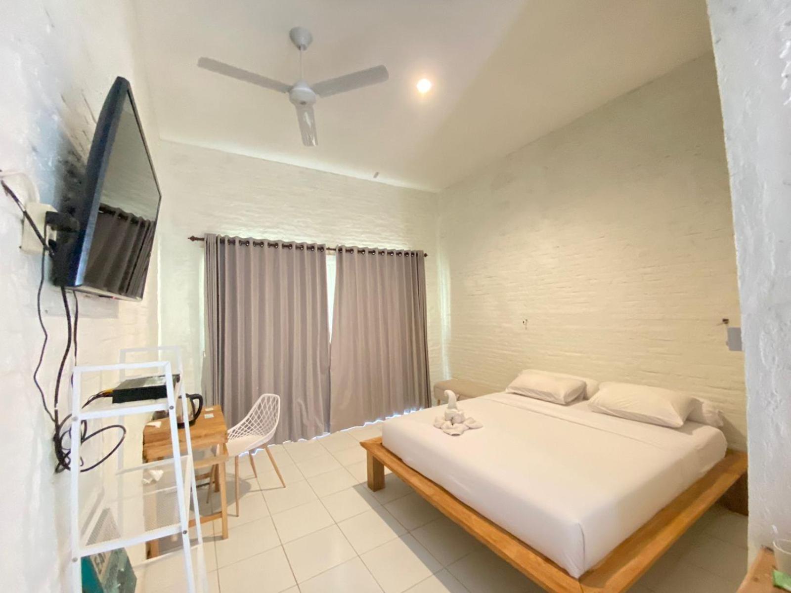 Pasir Putih Resort & Resto Maluk Eksteriør billede