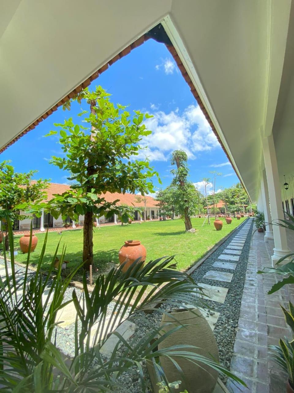 Pasir Putih Resort & Resto Maluk Eksteriør billede