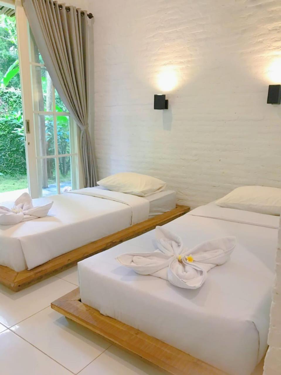Pasir Putih Resort & Resto Maluk Eksteriør billede
