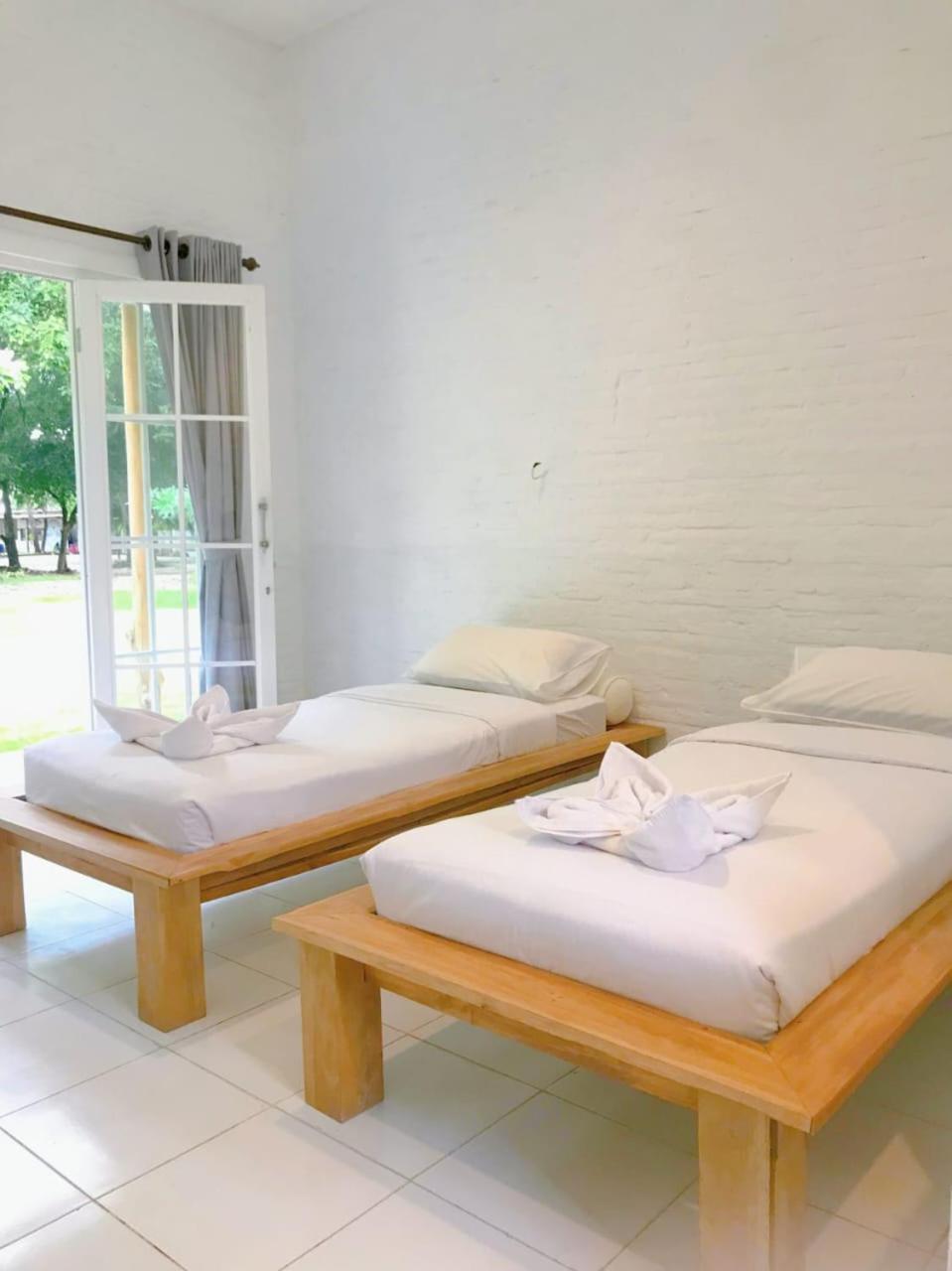 Pasir Putih Resort & Resto Maluk Eksteriør billede
